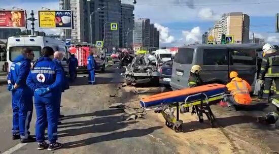 Массовое ДТП с участием грузовика в Санкт-Петербурге