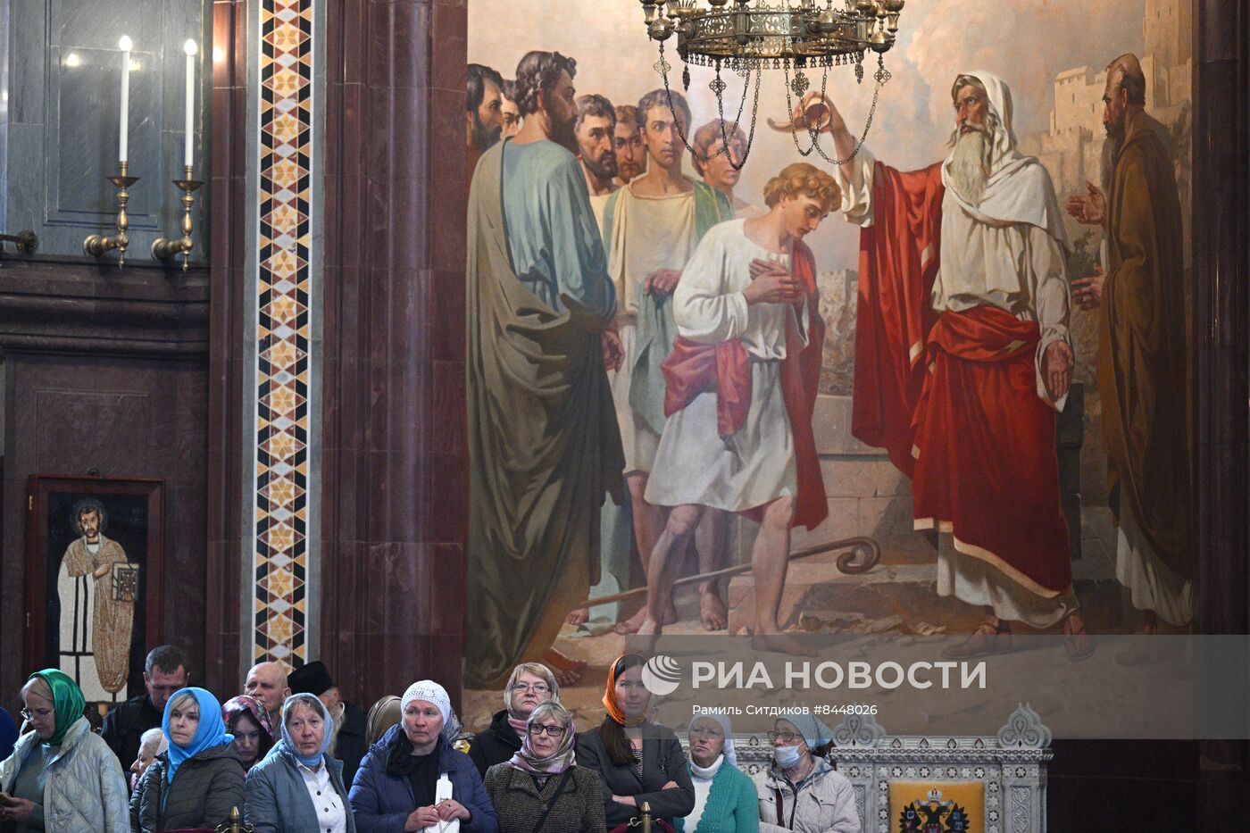 Патриаршее служение  по случаю принесения иконы Святой Троицы в храм Христа Спасителя