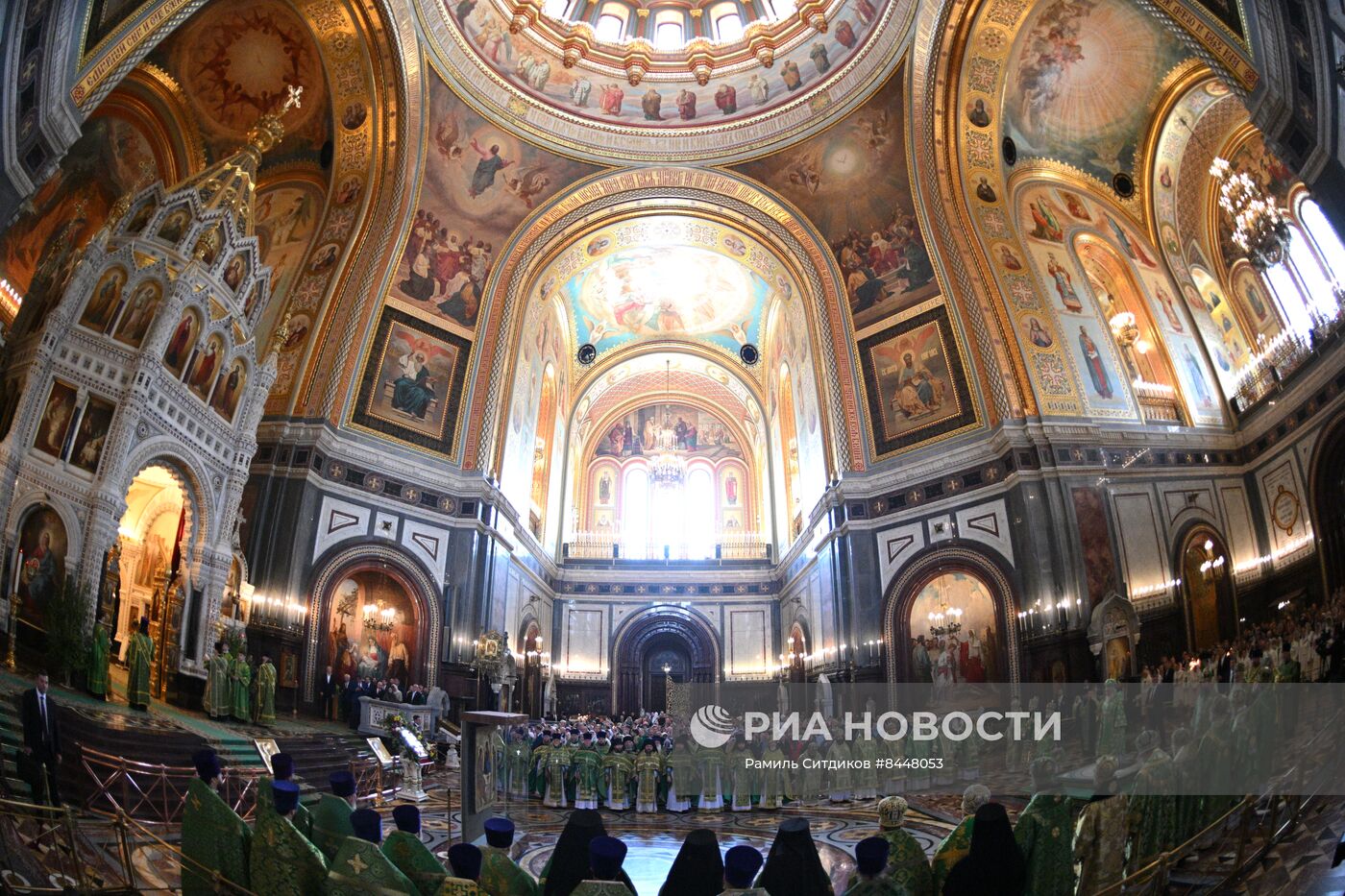 Патриаршее служение по случаю принесения иконы Святой Троицы в храм Христа Спасителя