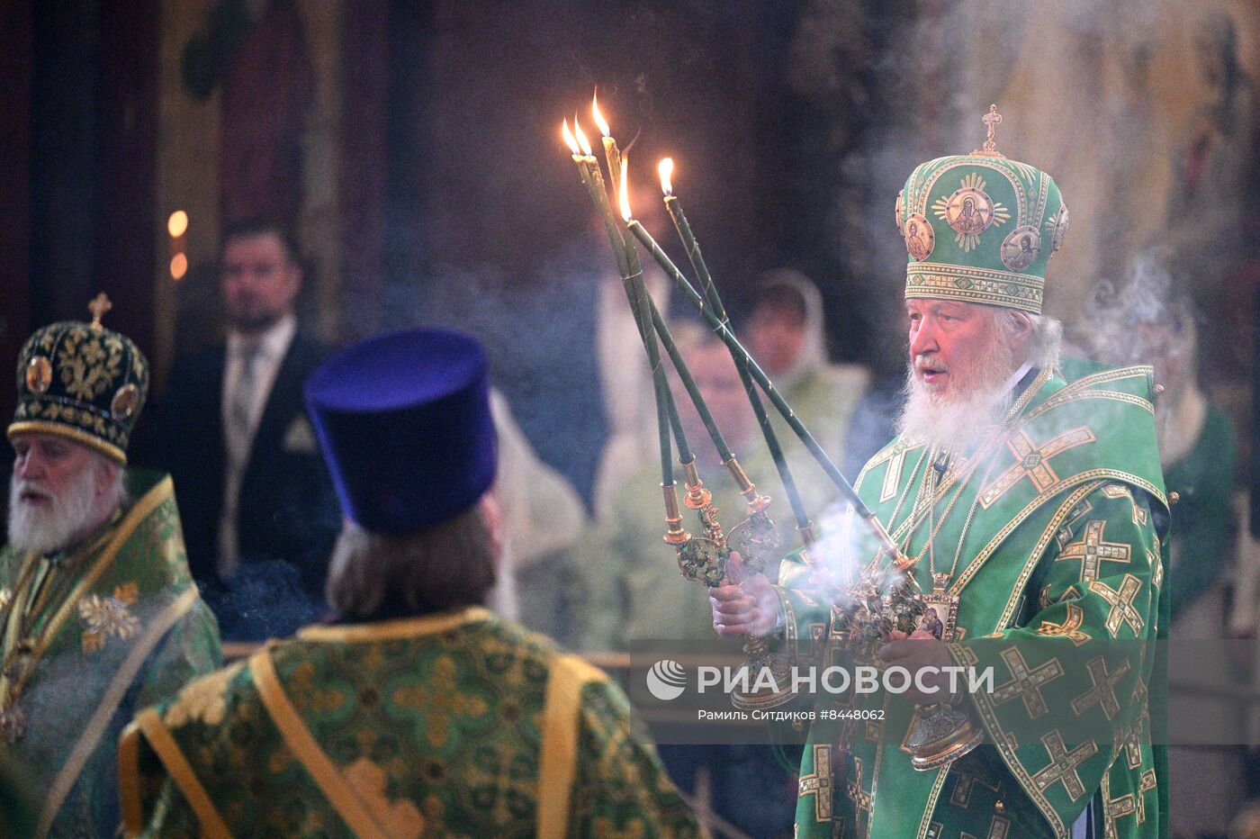 Патриаршее служение  по случаю принесения иконы Святой Троицы в храм Христа Спасителя