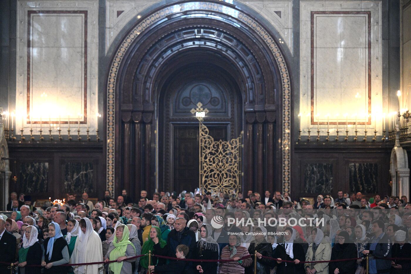 Патриаршее служение  по случаю принесения иконы Святой Троицы в храм Христа Спасителя