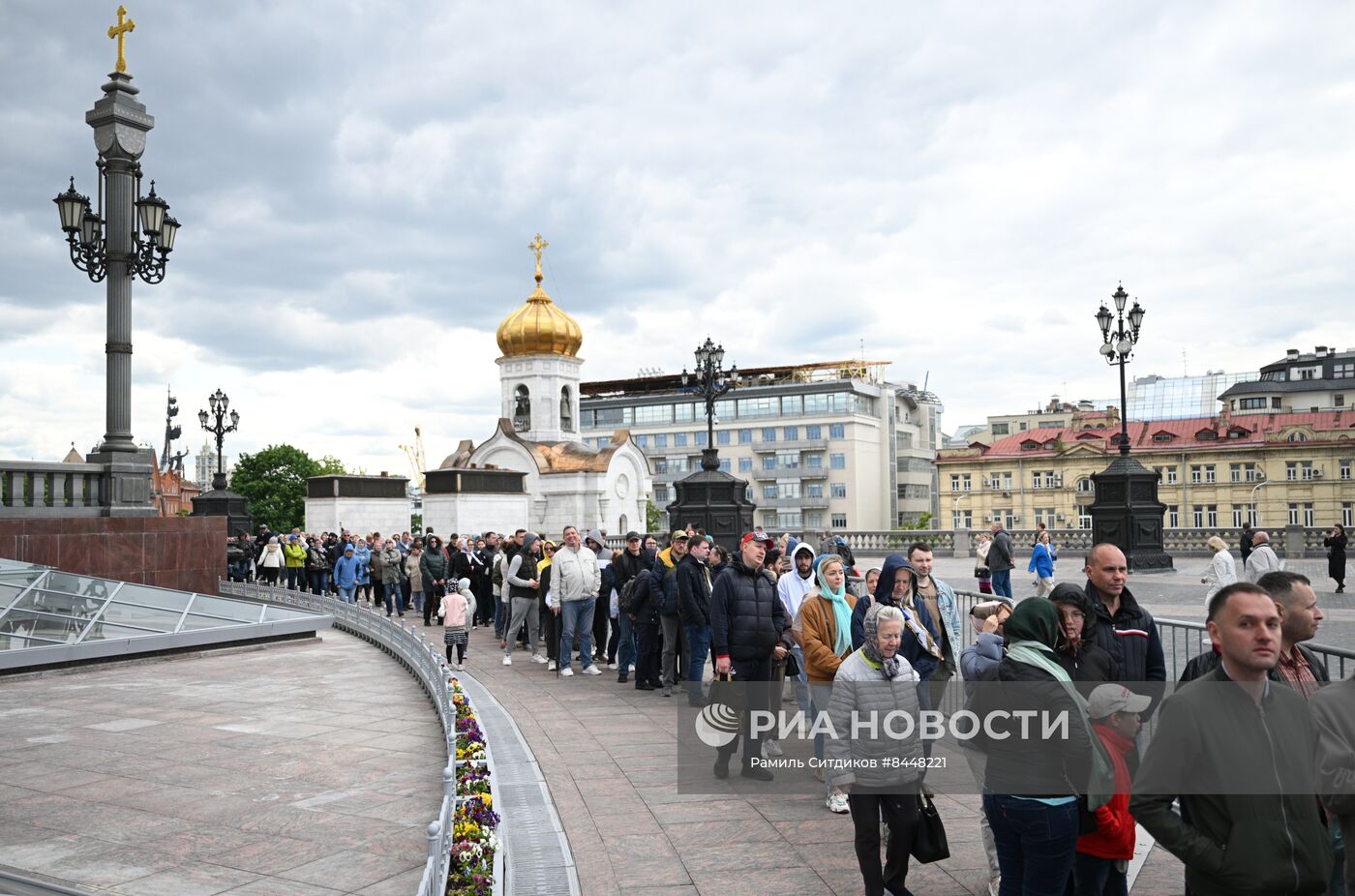 Патриаршее служение  по случаю принесения иконы Святой Троицы в храм Христа Спасителя