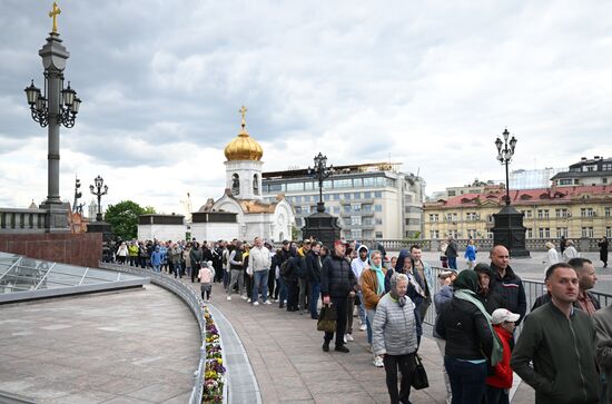 Патриаршее служение  по случаю принесения иконы Святой Троицы в храм Христа Спасителя