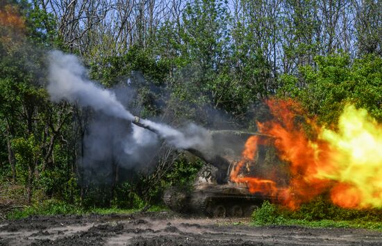 Боевая работа самоходной гаубицы 2С19 "Мста-С" с закрытых огневых позиций в ЛНР