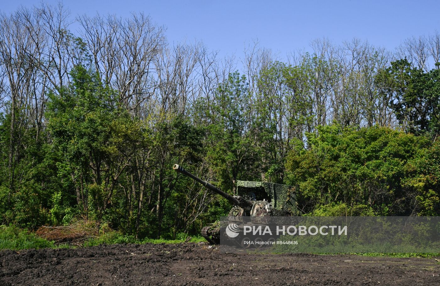 Боевая работа самоходной гаубицы 2С19 "Мста-С" с закрытых огневых позиций в ЛНР