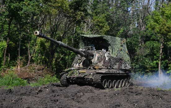 Боевая работа самоходной гаубицы 2С19 "Мста-С" с закрытых огневых позиций в ЛНР