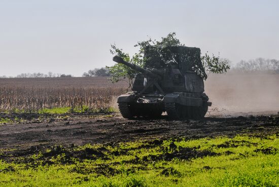 Боевая работа самоходной гаубицы 2С19 "Мста-С" с закрытых огневых позиций в ЛНР