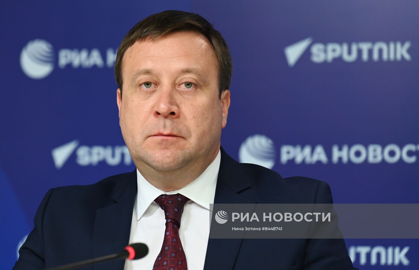 Круглый стол в формате видеомоста Москва - Белград - Гранада - Дели - Тегеран, приуроченный ко Дню русского языка
