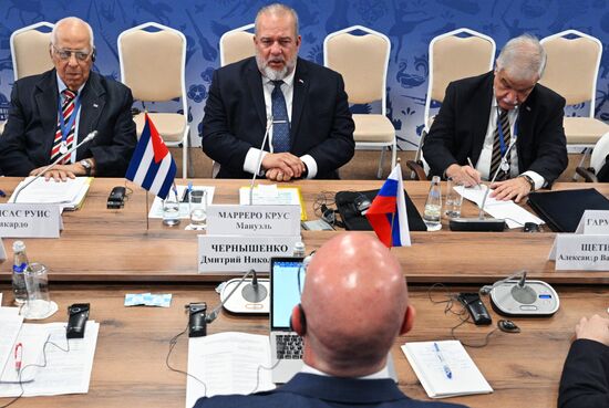 Встреча вице-премьера правительства РФ Д. Чернышенко и премьер-министра Кубы М. М. Круса