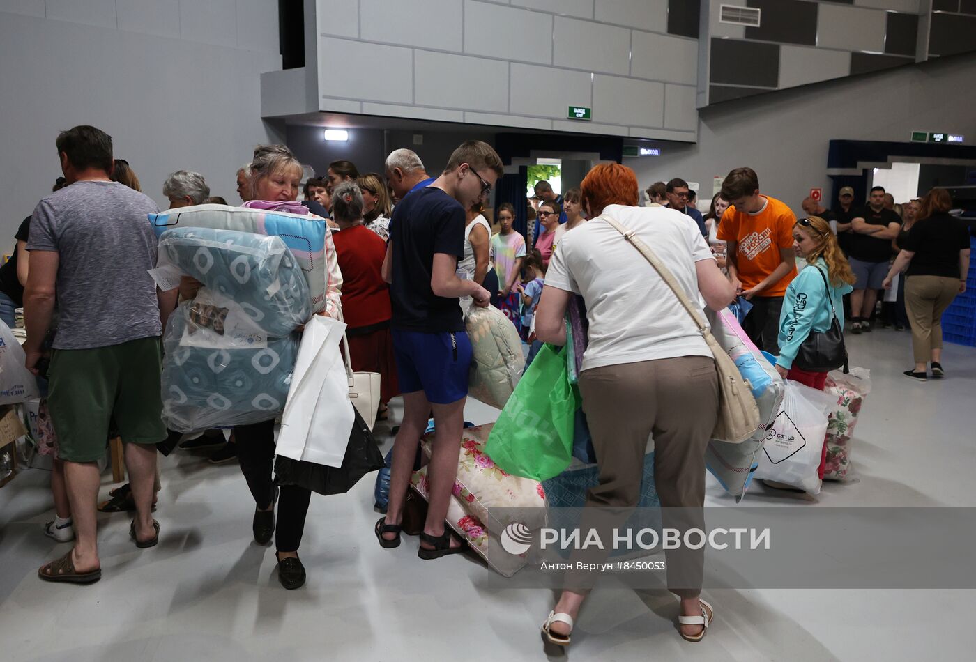 Пункты выдачи гумпомощи жителям Шебекино в Белгороде