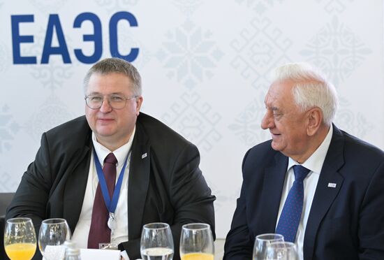 Деловой завтрак делегатов с членами Совета глав правительств СНГ и ЕМПС