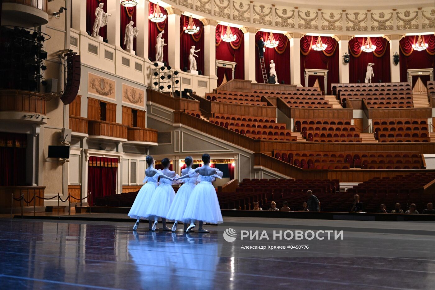 Выпускной спектакль Новосибирского хореографического училищ