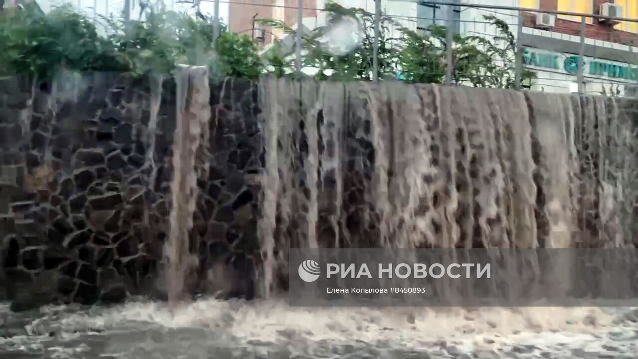 Владивосток накрыл мощный ливень