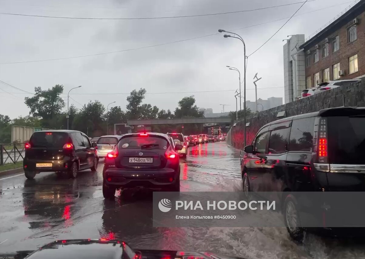 Владивосток накрыл мощный ливень