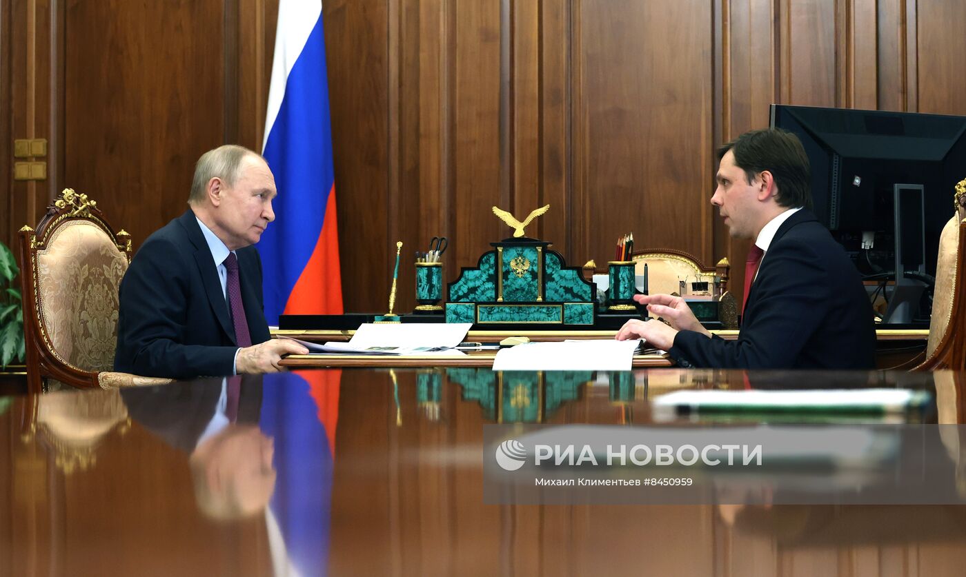 Президент РФ В. Путин встретился с губернатором Орловской области А. Клычковым