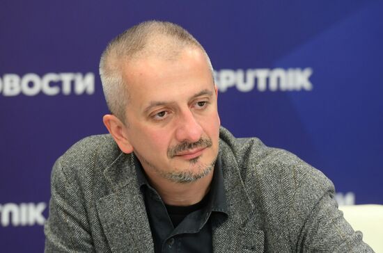 Подписание меморандума об информационном партнерстве Международной медиагруппы "Россия сегодня" и Театра на Бронной