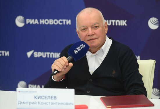 Подписание меморандума об информационном партнерстве Международной медиагруппы "Россия сегодня" и Театра на Бронной