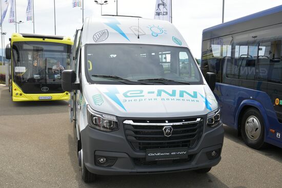 Электромобиль ГАЗель e-NN на выставке "Евразия – наш дом" в рамках Евразийского экономического форума в Парке науки и искусства "Сириус". Место: Россия, Федеральная территория "Сириус". Автор: Евгений Биятов/РИА Новости. ЕАЭС-2023. Работа форума