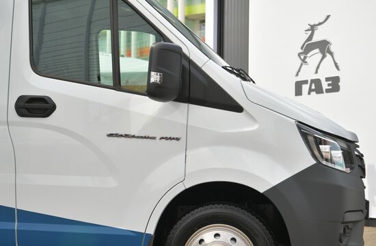 Автомобиль ГАЗель на выставке "Евразия наш дом" в рамках Евразийского экономического форума в Парке науки и искусства "Сириус". Место: Россия, Федеральная территория "Сириус". Автор: Евгений Биятов/РИА Новости. ЕАЭС-2023. Работа форума