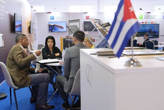 Стенд Кубы на выставке Евразийского экономического форума на территории Парка науки и искусства "Сириус". Место: Россия, Федеральная территория "Сириус". Автор: Алексей Никольский/РИА Новости. ЕАЭС-2023. Работа форума