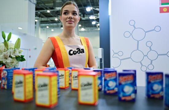 Стенд Башкирской содовой компании на выставке Евразийского экономического форума на территории Парка науки и искусства "Сириус". Место: Россия, Федеральная территория "Сириус". Автор: Рамиль Ситдиков/РИА Новости. ЕАЭС-2023. Работа форума