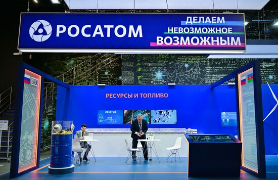Стенд госкорпорации "Росатом" на выставке Евразийского экономического форума на территории Парка науки и искусства "Сириус". Место: Россия, Федеральная территория "Сириус". Автор: Рамиль Ситдиков/РИА Новости. ЕАЭС-2023. Работа форума