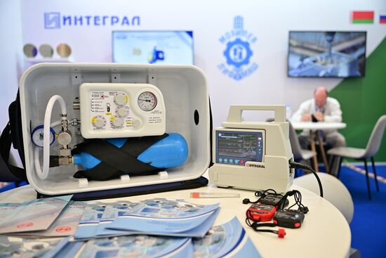 Медицинская техника производства белорусской компании "Интеграл" на выставке Евразийского экономического форума на территории Парка науки и искусства "Сириус". Место: Россия, Федеральная территория "Сириус". Автор: Рамиль Ситдиков/РИА Новости. ЕАЭС-2023. Работа форума
