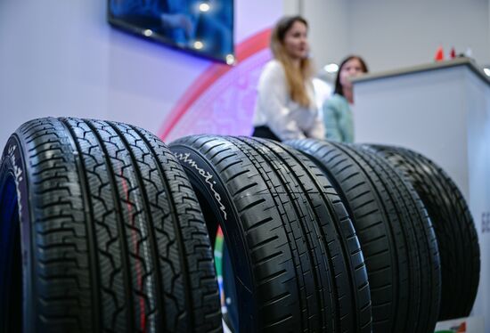 Продукция компании "Белшина" на выставке Евразийского экономического форума на территории Парка науки и искусства "Сириус". Место: Россия, Федеральная территория "Сириус". Автор: Рамиль Ситдиков/РИА Новости. ЕАЭС-2023. Работа форума