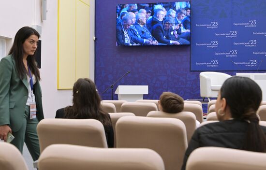 Трансляция пленарного заседания III Евразийского конгресса