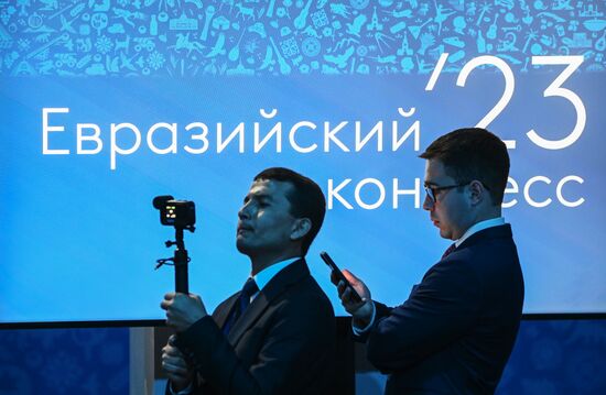 Участники Евразийского экономического форума на территории Парка науки и искусства "Сириус". Место: Россия, Федеральная территория "Сириус". Автор: Алексей Майшев/РИА Новости. ЕАЭС-2023. Работа форума