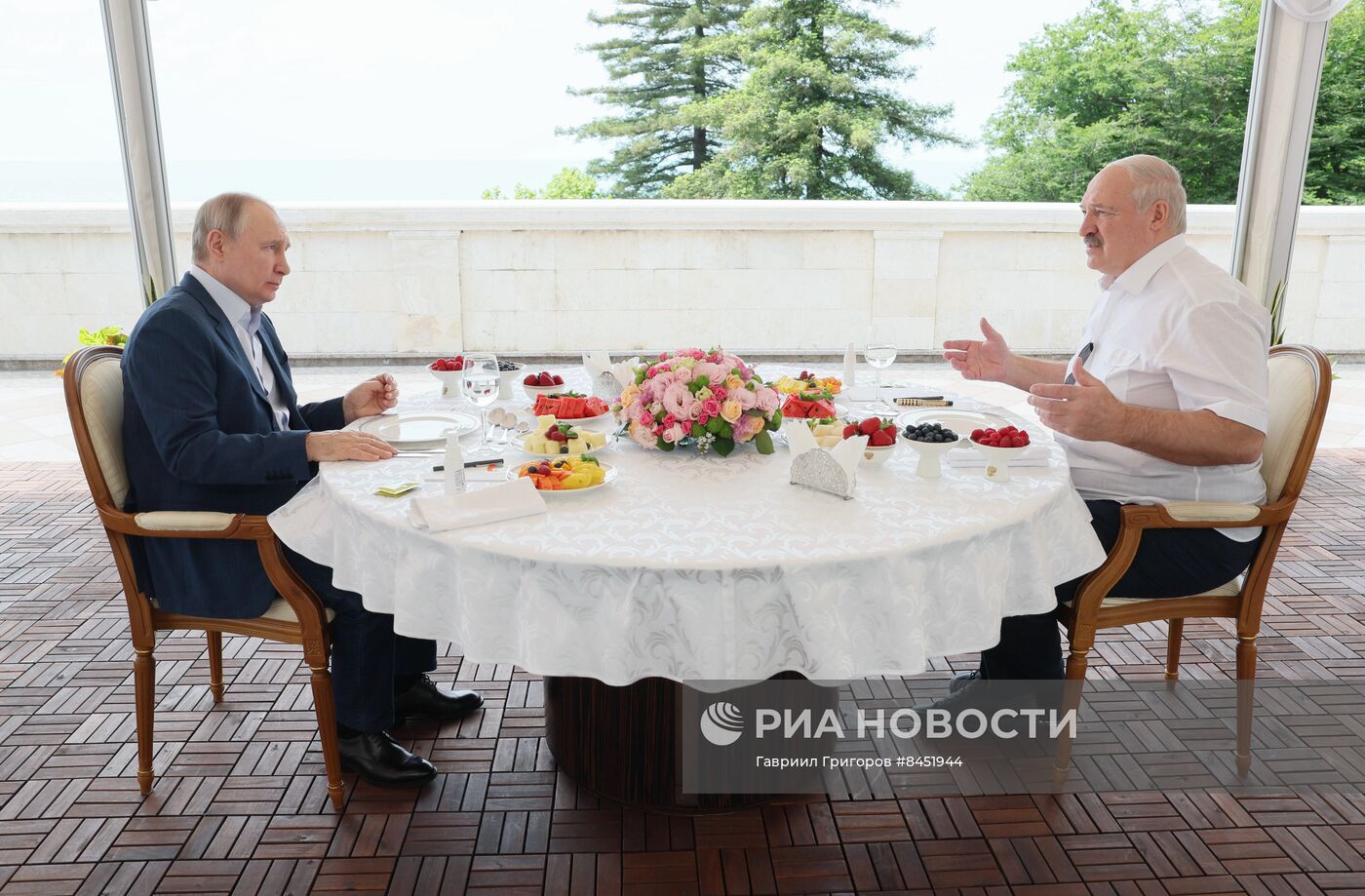 Президент РФ В. Путин встретился с президентом Белоруссии А. Лукашенко