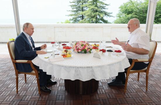 Президент РФ В. Путин встретился с президентом Белоруссии А. Лукашенко