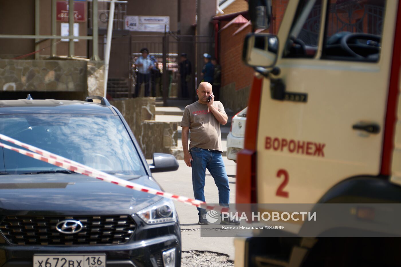 Беспилотник врезался в жилой дом в Воронеже