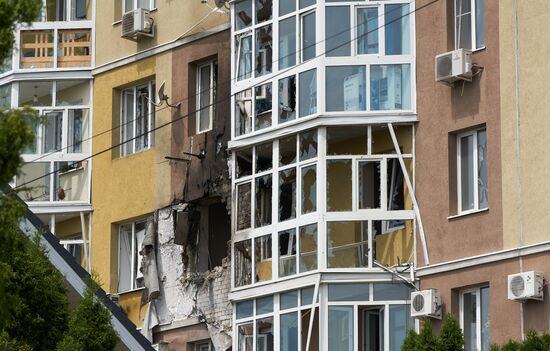 Беспилотник врезался в жилой дом в Воронеже