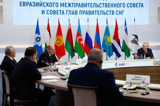 Встреча президента РФ В. Путина и премьер-министра РФ М. Мишустина с главами правительств, участвующих в заседаниях ЕМПС и совета глав правительств СНГ