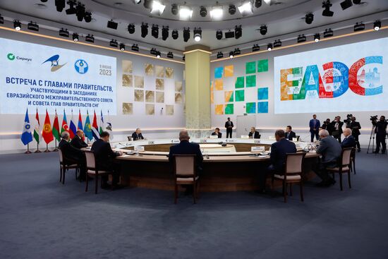 Встреча президента РФ В. Путина и премьер-министра РФ М. Мишустина с главами правительств, участвующих в заседаниях ЕМПС и совета глав правительств СНГ