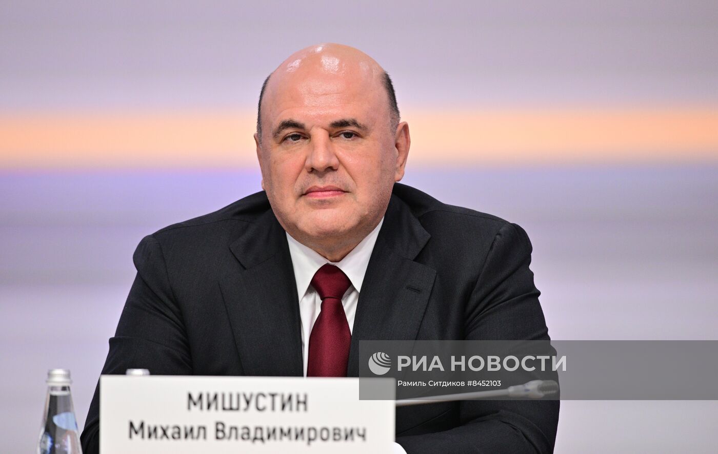 Президент РФ В. Путин провел встречу с главами правительств, участвующих в заседаниях ЕМПС и совета глав правительств СНГ