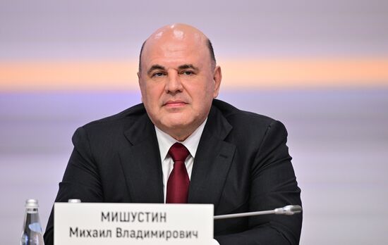 Президент РФ В. Путин провел встречу с главами правительств, участвующих в заседаниях ЕМПС и совета глав правительств СНГ 