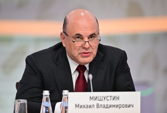 Председатель правительства РФ Михаил Мишустин на встрече с главами, участвующими в заседаниях Евразийского межправительственного совета и совета глав правительств СНГ. Место: Россия, Федеральная территория "Сириус". Автор: Рамиль Ситдиков/РИА Новости. Президент РФ В. Путин провел встречу с главами правительств, участвующих в заседаниях ЕМПС и совета глав правительств СНГ
