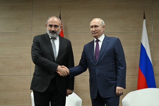 Президент РФ В. Путин встретился с премьер-министром Армении Н. Пашиняном 