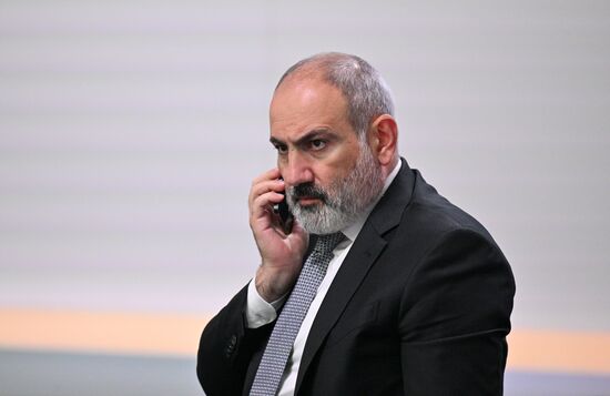 Президент РФ В. Путин провел встречу с главами правительств, участвующих в заседаниях ЕМПС и совета глав правительств СНГ 