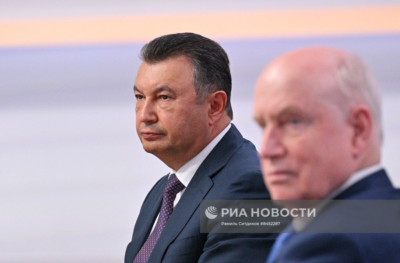 Президент РФ В. Путин провел встречу с главами правительств, участвующих в заседаниях ЕМПС и совета глав правительств СНГ