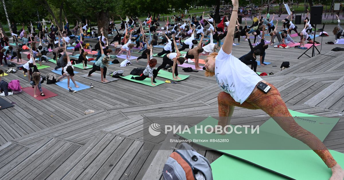 Йога в парках