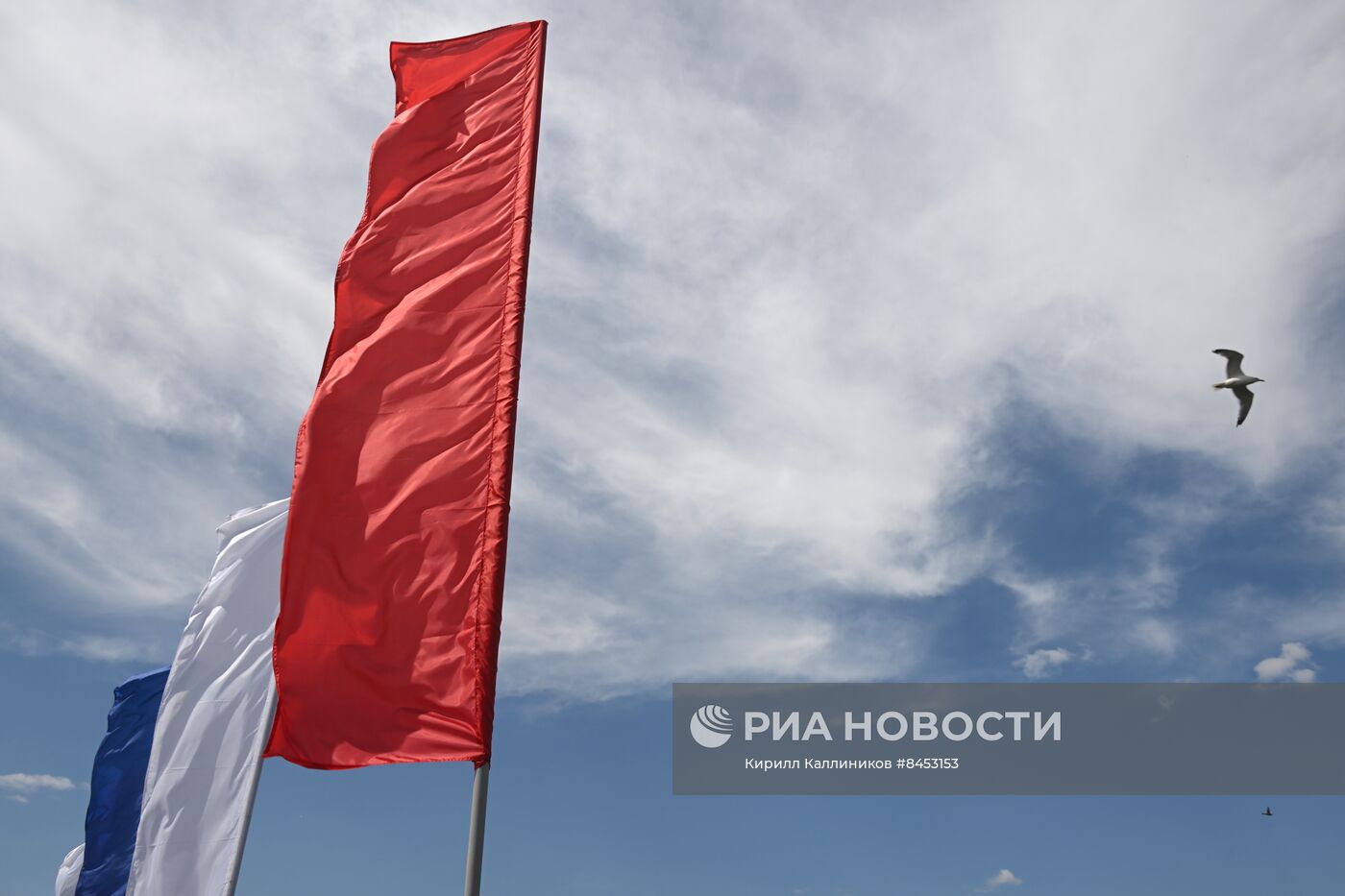 Праздничное украшение города ко Дню России