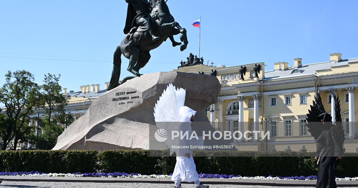 Московский вокзал памятник петру 1