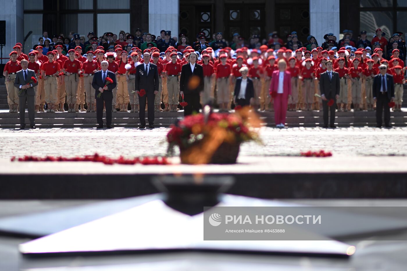 Торжественный подъем государственного флага России