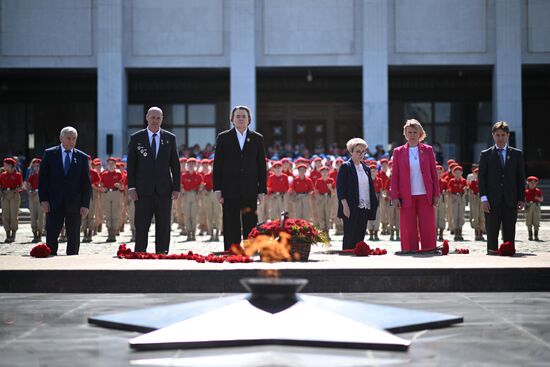 Торжественный подъем государственного флага России