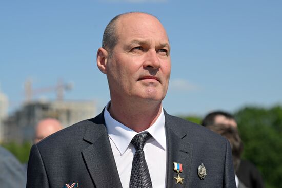 Торжественный подъем государственного флага России