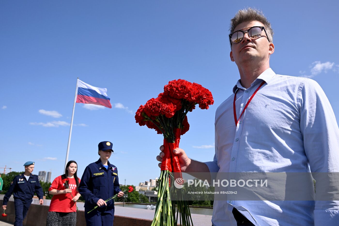 Торжественный подъем государственного флага России