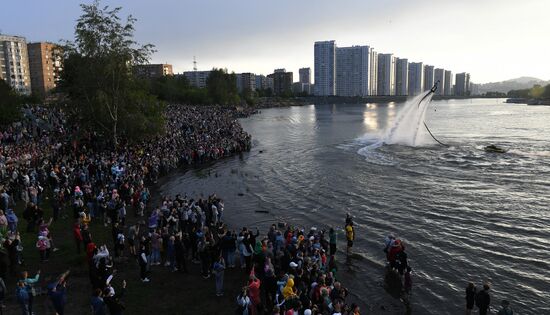 Огненное шоу на воде в Красноярске